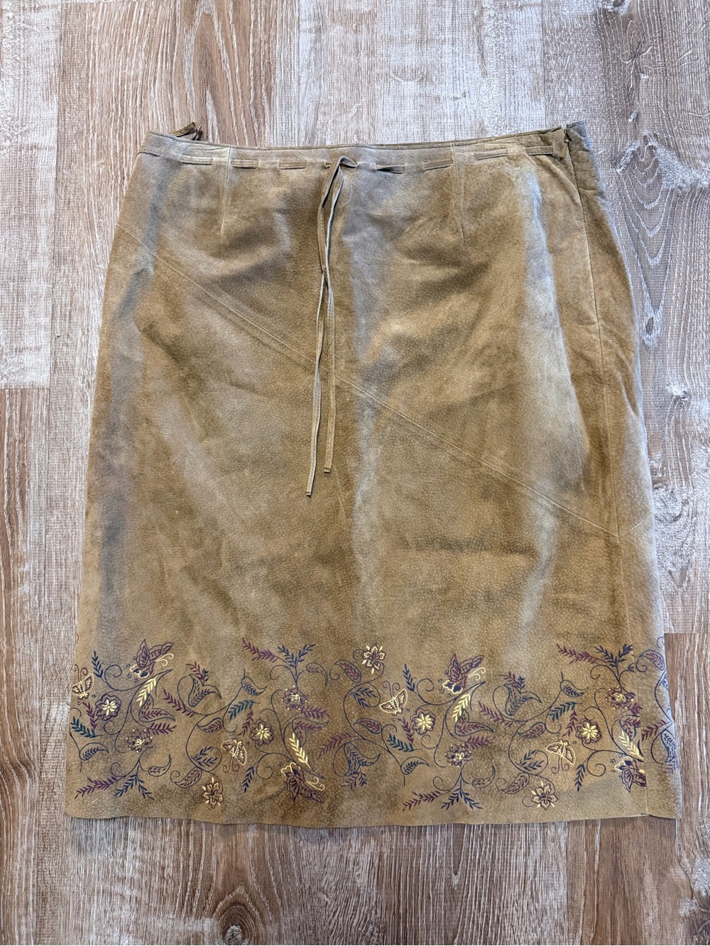 Express Genuine Leather Embroidered Floral Skirt Size 7/8 Tan Boho